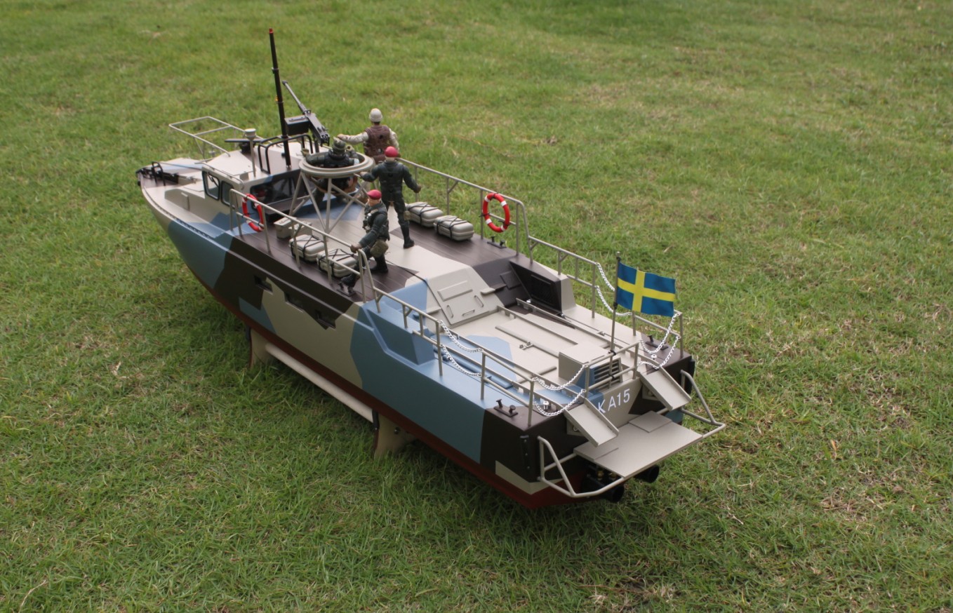 RC HUGE READY TO RUN CB 90 RIVERINE COMMAND ASSAULT BOAT 
